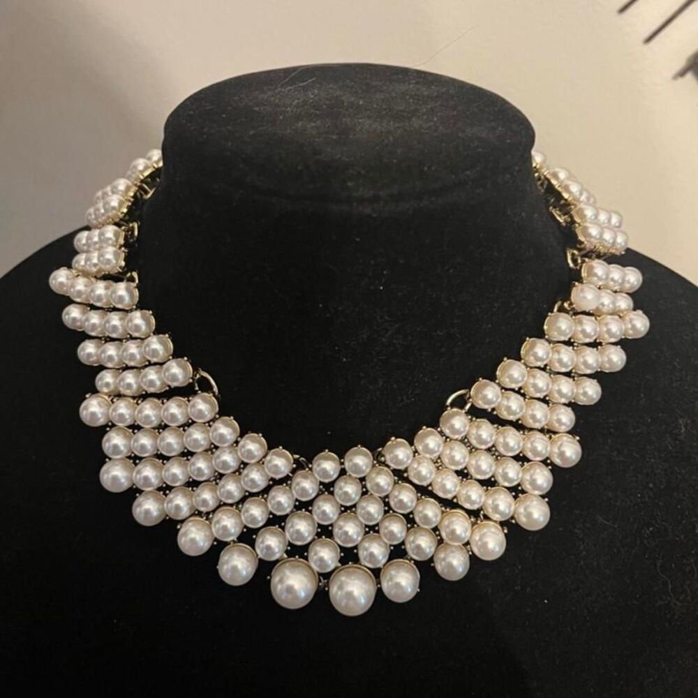 Eye Candy Los Angeles Pearl statement choker necklace gold